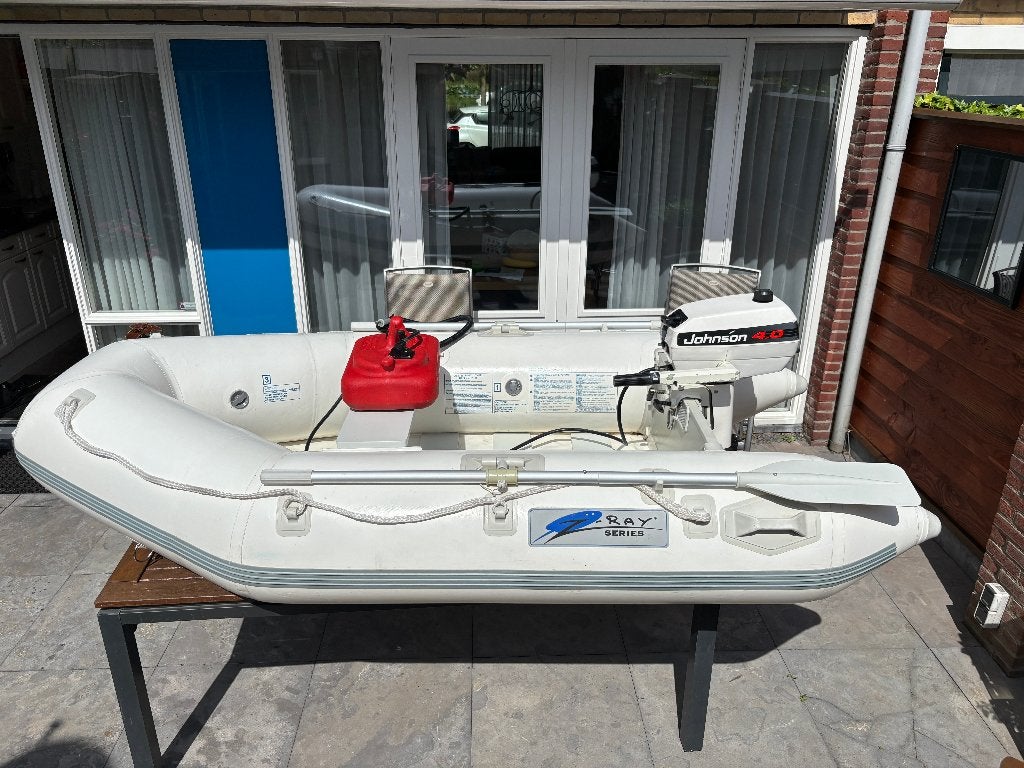 Rubber boot Z-Ray 1-300 Johnson 4pk buitenboordmotor, Watersport en Boten, Ophalen, Zo goed als nieuw, Overige typen, Zeilboot of Motorboot