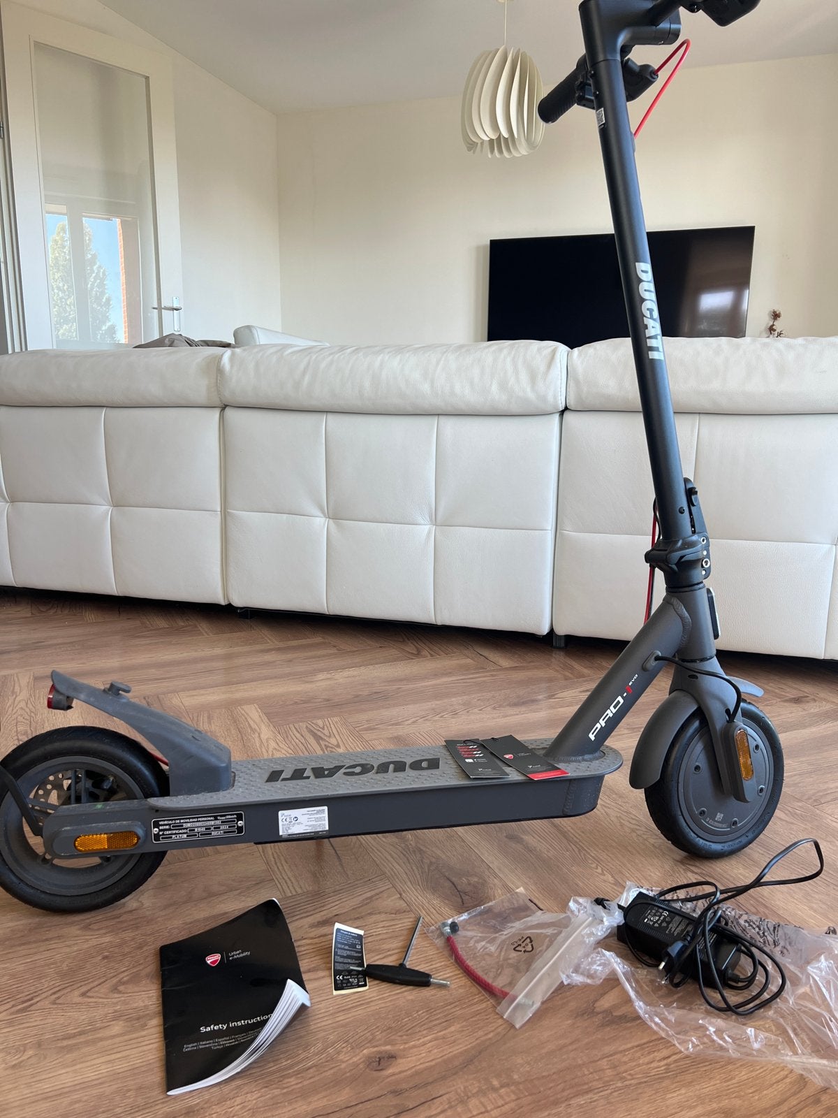 Ducati Pro-I Evo elektrische step - Zo goed als nieuw, Ophalen of Verzenden, Zo goed als nieuw, Elektrische step (E-scooter)