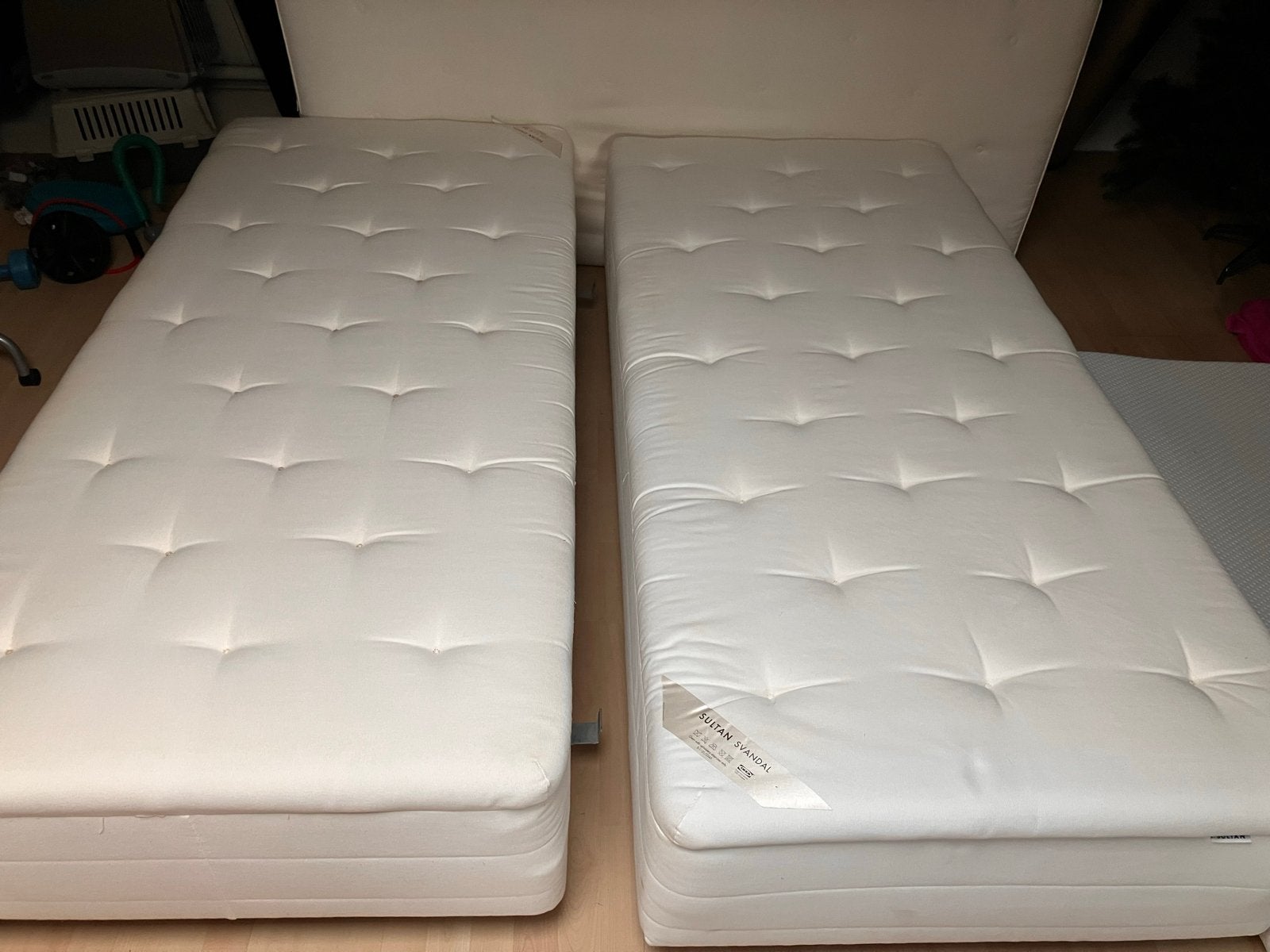 Twee basis bodemmatrassen - 90x200 cm, Ophalen, Gebruikt, 90 cm, Eenpersoons