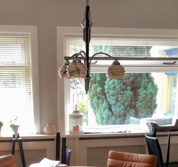 Art deco hanglamp met 3 glazen kapjes, Antiek en Kunst, Antiek | Lampen, Ophalen of Verzenden