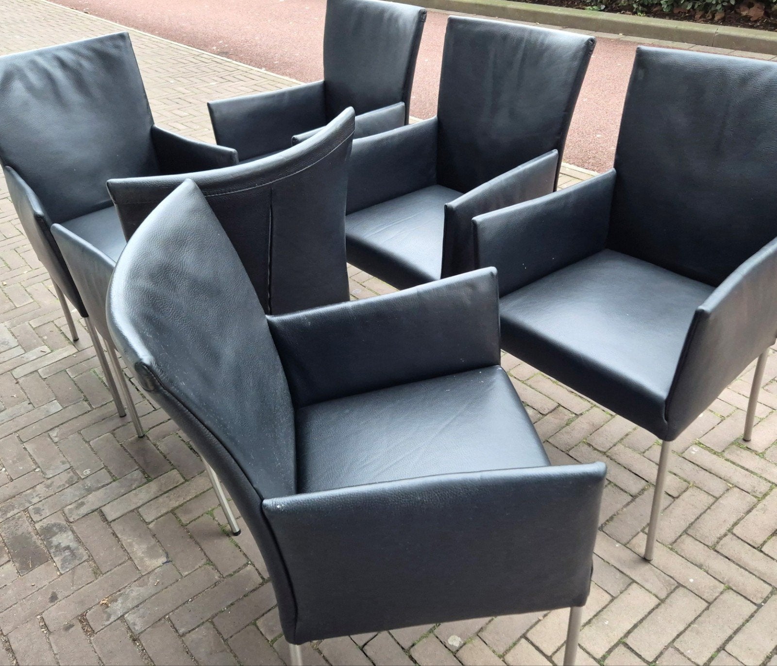 8 Bert plantagie design eetkamerstoelen Arc zwart leer rvs, Ophalen, Gebruikt, Zwart, Design