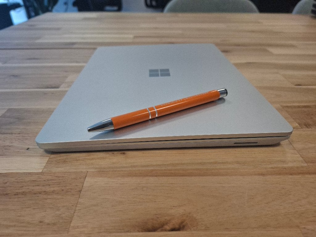 Microsoft Surface Laptop Go 2, Info@veenstraIT.nl, 256 GB, Qwerty, Refurbished