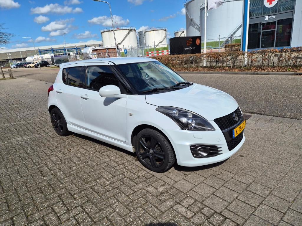 Suzuki Swift 1.6 5D Sport 2014  LEDEREN INTERIEUR, ZELDZAAM, Auto's, Voorwielaandrijving, 136 pk, 40 €/maand, Zwart