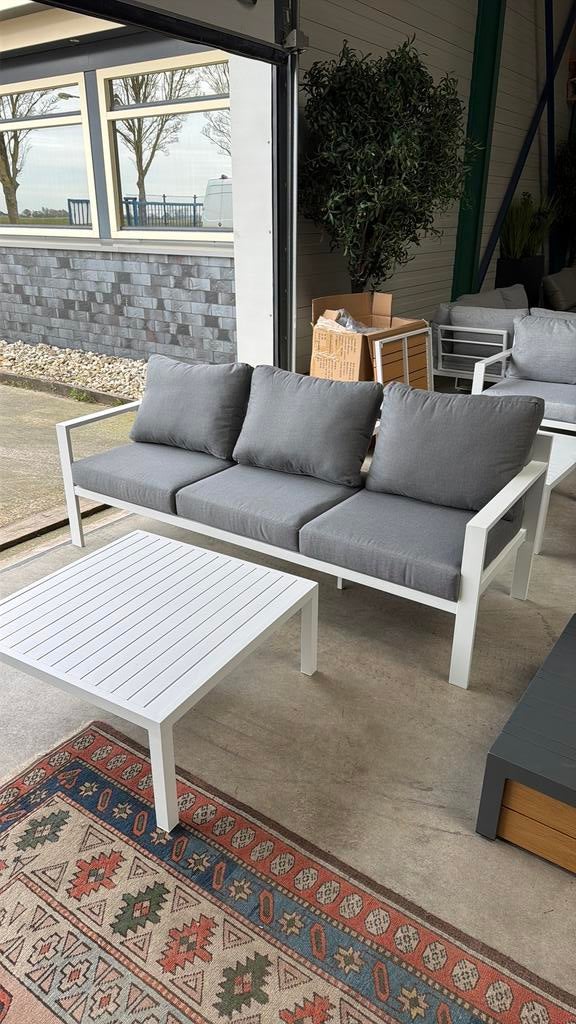 TUINBANK TUINSET LOUNGEBANK SHOWMODEL 188cm bank