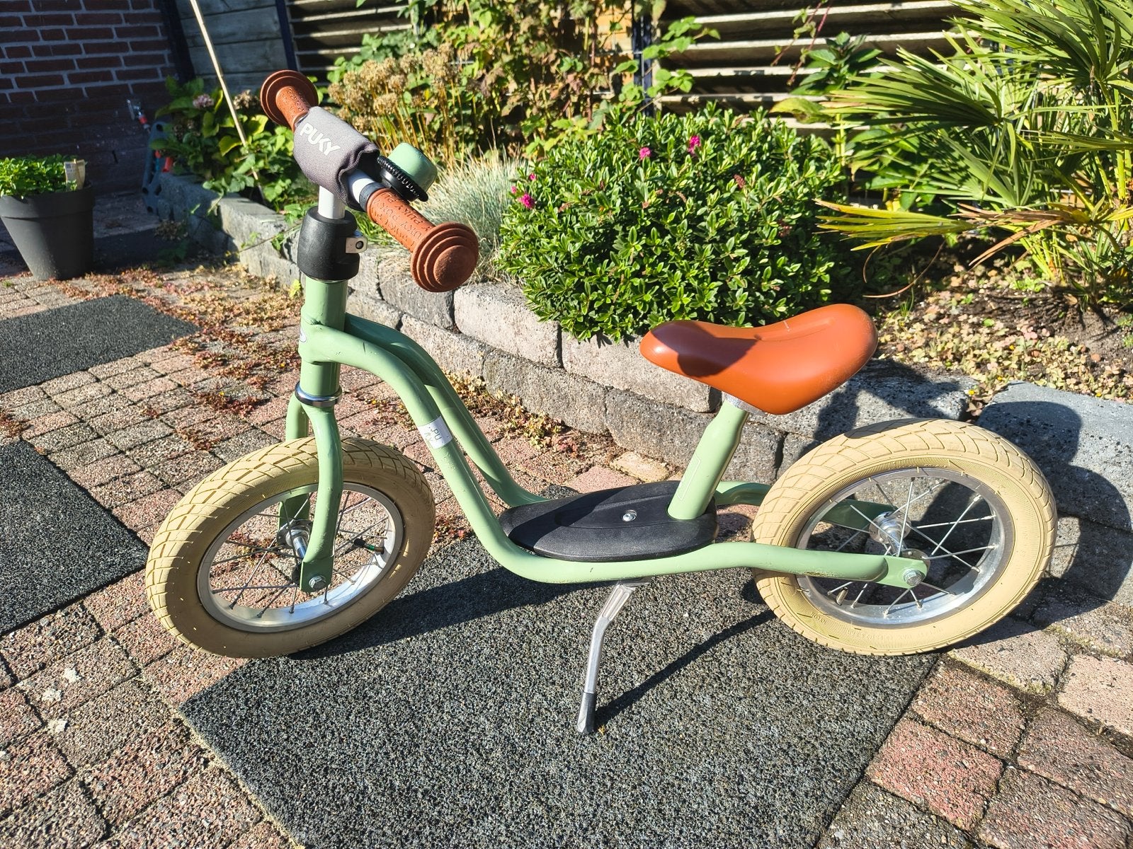 Puky loopfiets groen met bruin zadel en handvatten, Ophalen, Zo goed als nieuw, Loopfiets