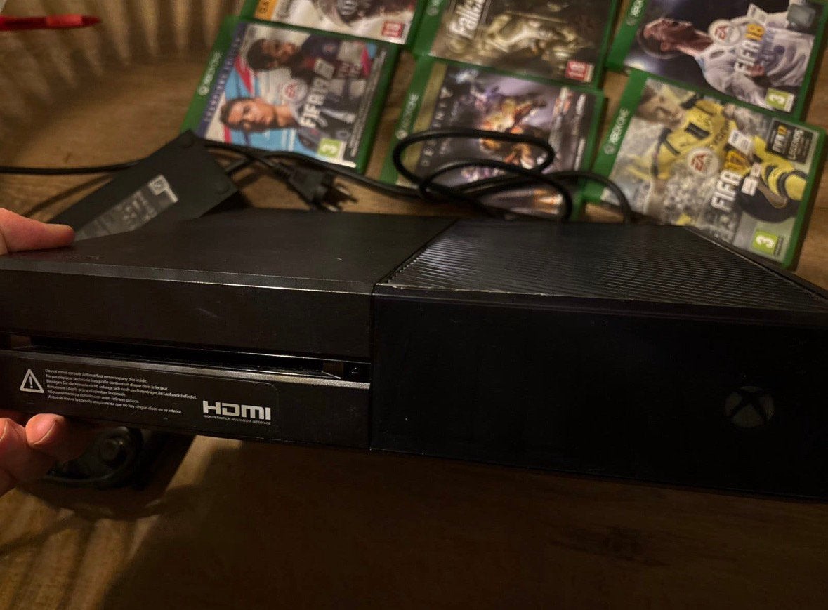 Xbox One 500GB + Controller + 6 Games Schoongemaakt & Getest, Xbox One, Ophalen of Verzenden, Zo goed als nieuw, Met 1 controller