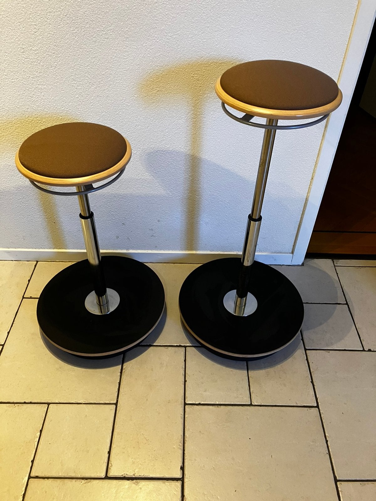Ergonomische balanstrainer ofwel “wiebelkruk”, Ophalen, In hoogte verstelbaar, Zo goed als nieuw, Hout