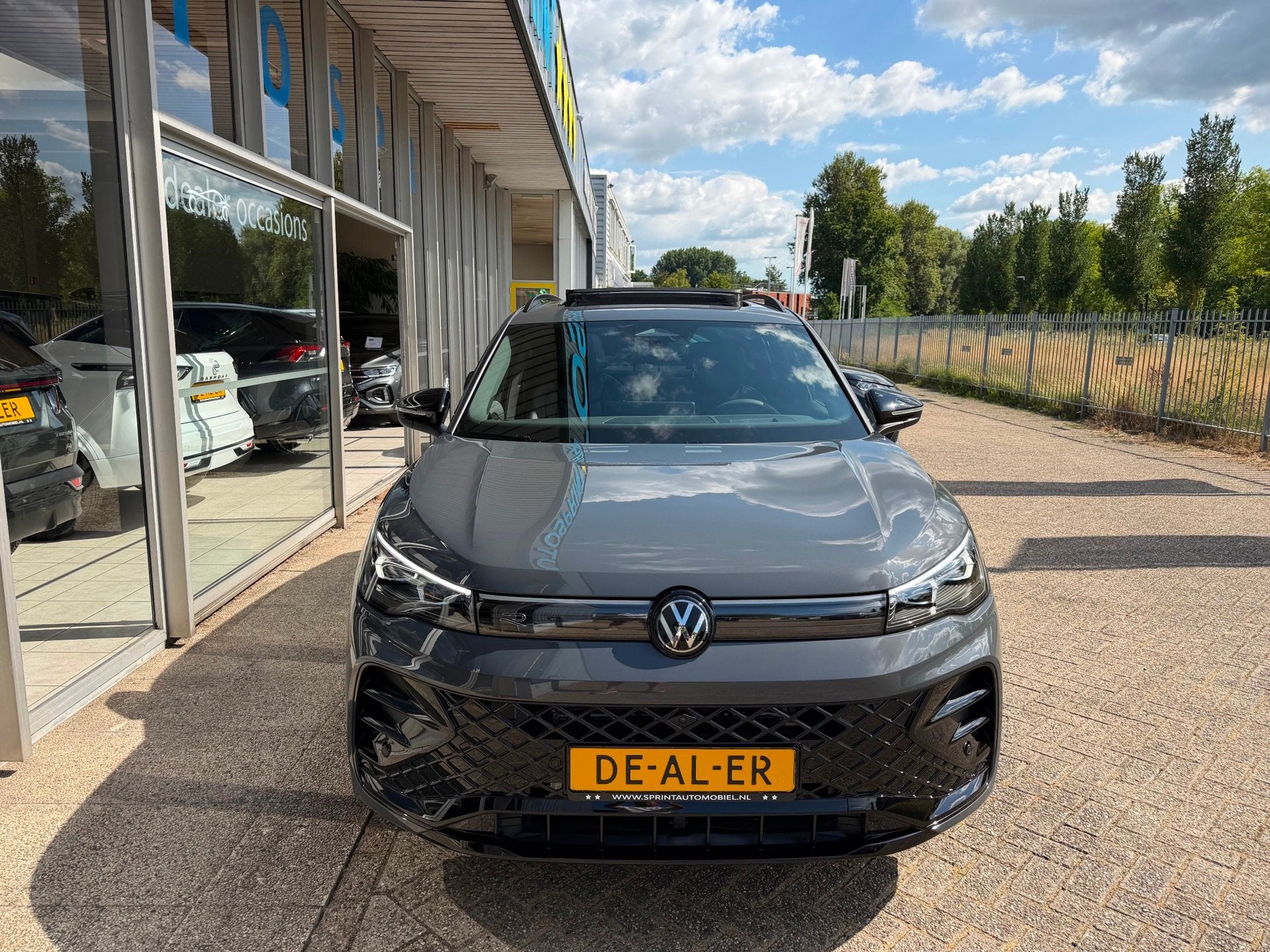 Volkswagen Tiguan 1.5 eHybrid R-Line Edition 272PK PANORAMA, Auto's, Zwart, Hybride Elektrisch/Benzine, Te koop, 5 stoelen