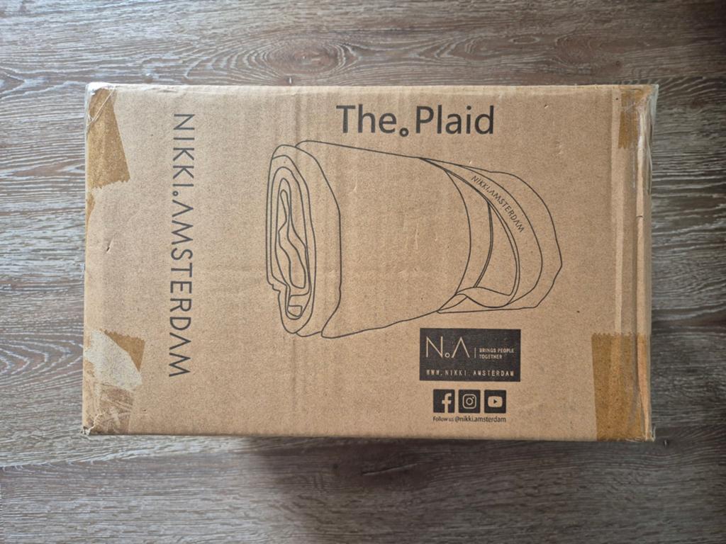 Nieuw taupe deken zonder warmte elementen Nikki Amsterdam, Huis en Inrichting, Woonaccessoires | Plaids en Woondekens, Nieuw, Verzenden