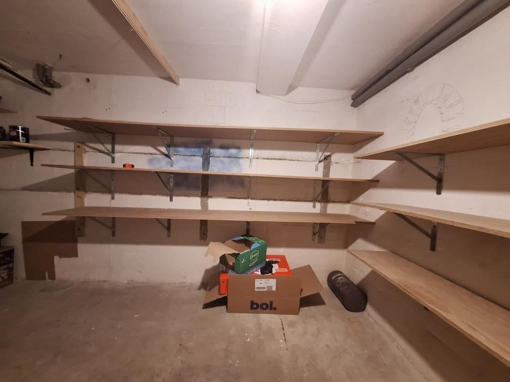 Plankdragers met multiplex planken voor opbergruimte, Ophalen of Verzenden, Gebruikt