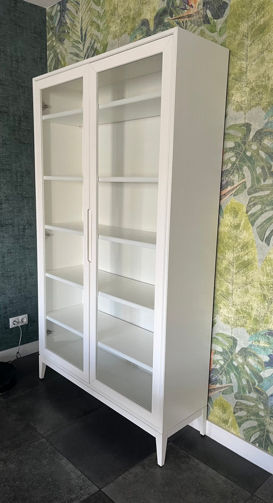 Witte vitrine/servieskast met glazen deuren, Ophalen, 100 tot 150 cm, 200 cm of meer, 25 tot 50 cm