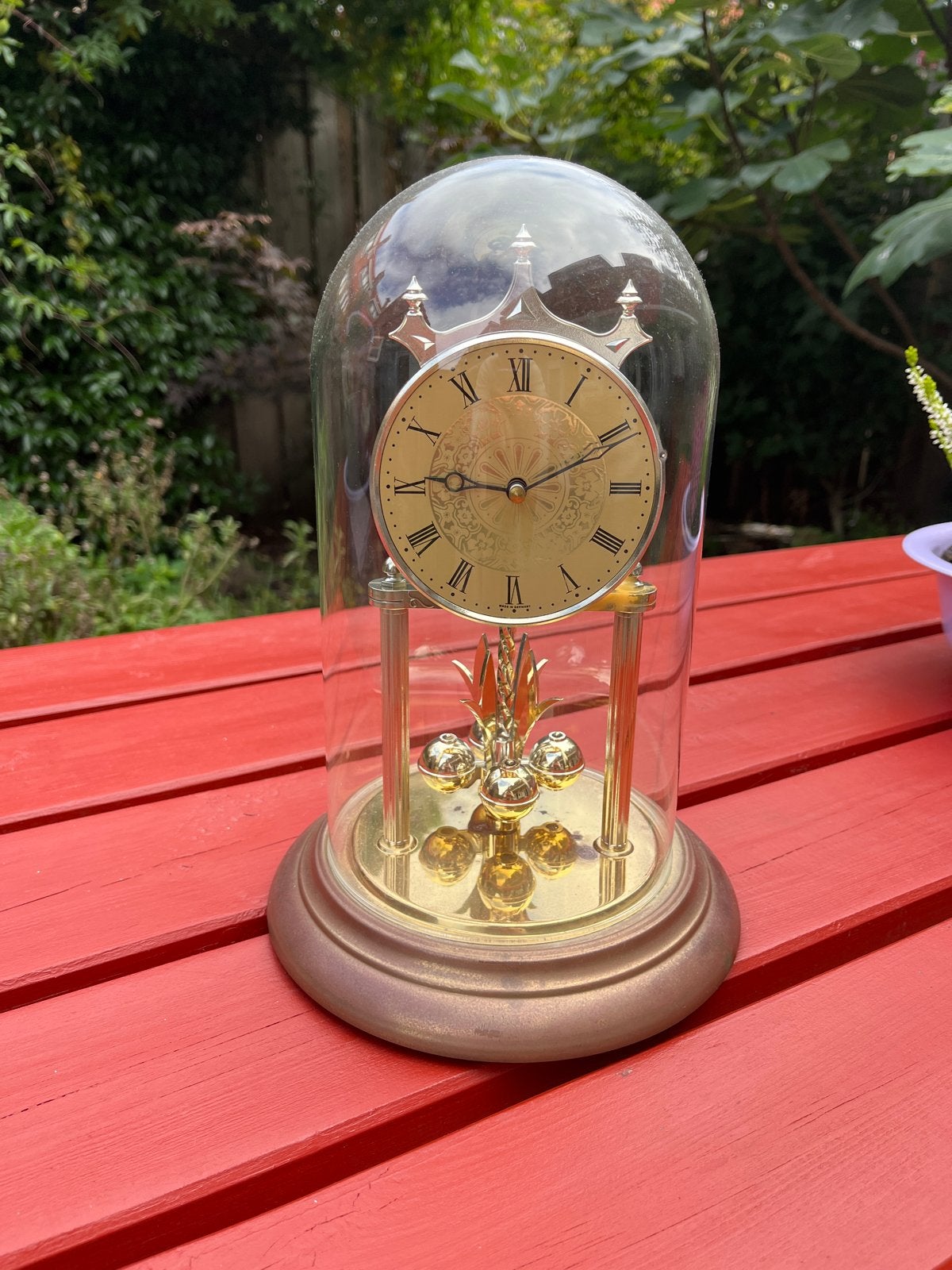 Vintage tafelklok onder glazen stolp (Duits product), Ophalen