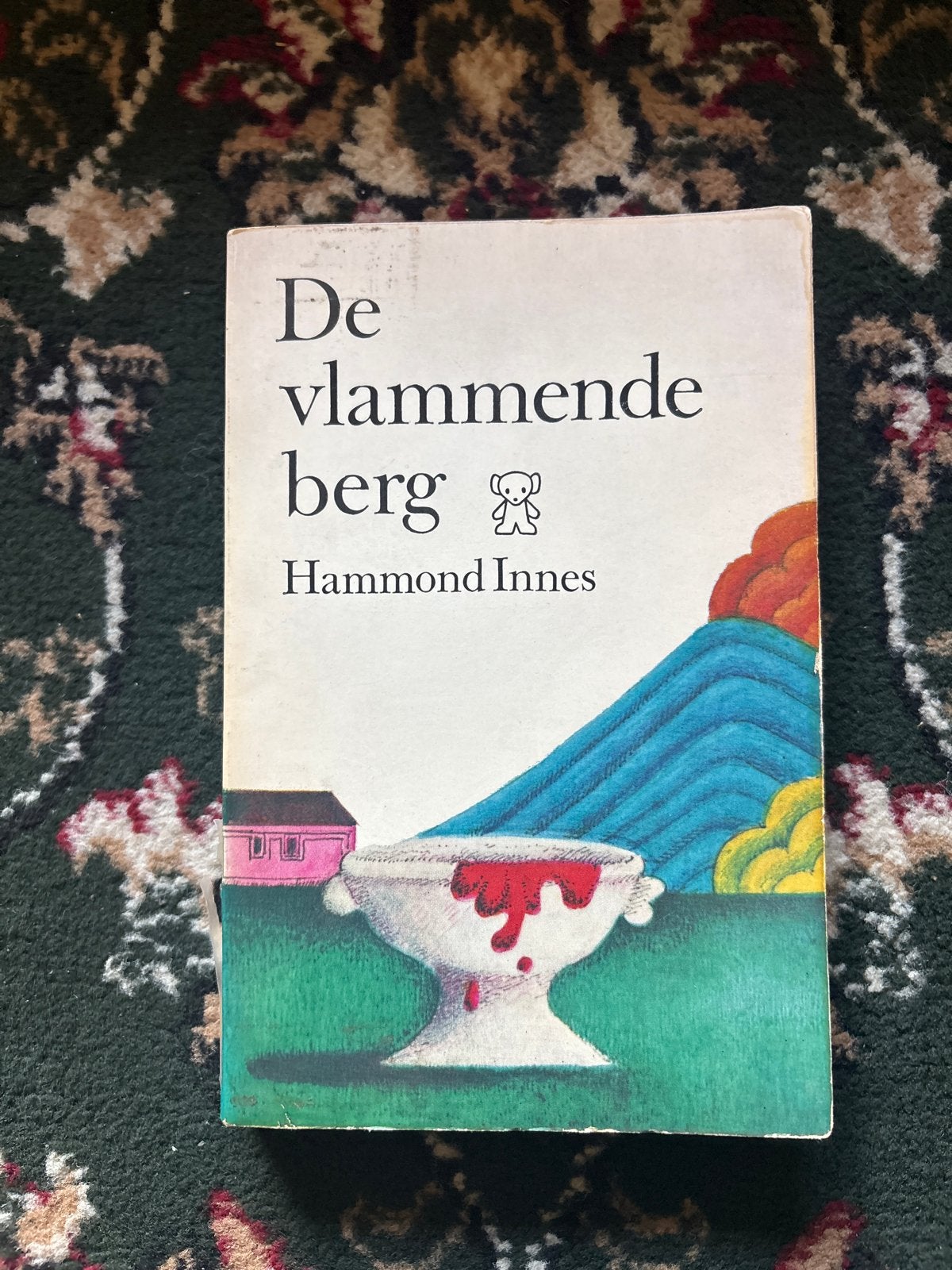 De Vlammende Berg - Hammond Innes (Bruna Zwarte Beertjes), Ophalen of Verzenden, Gelezen, Nederland