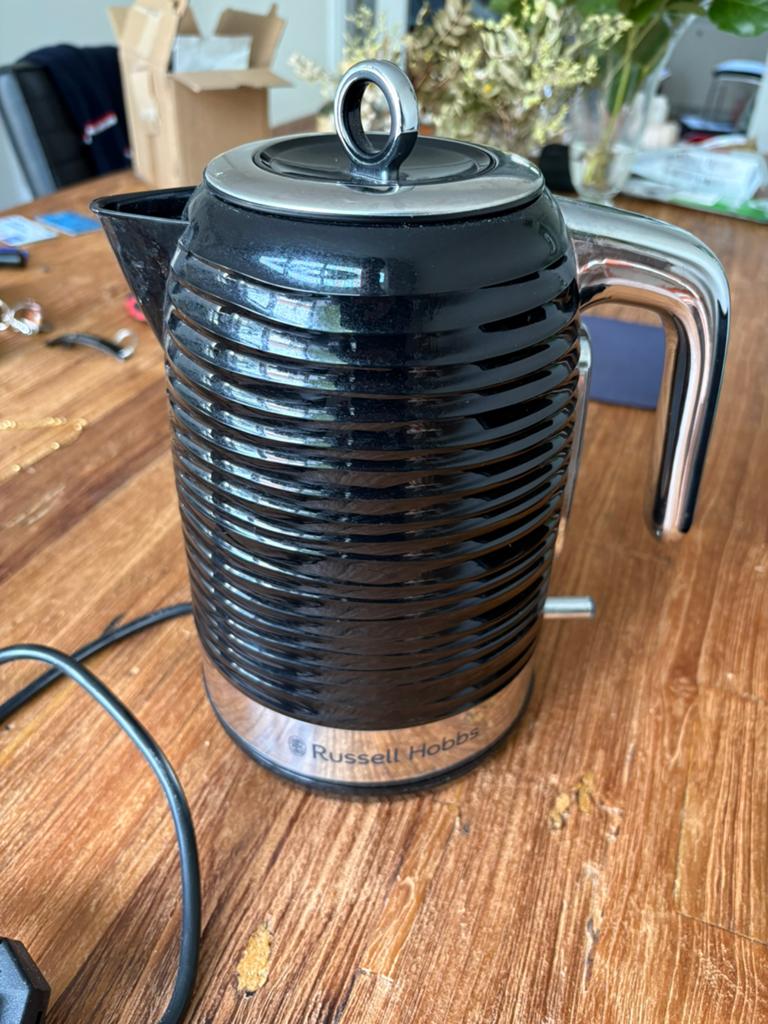 Russell Hobbs waterkoker 1.8L, 1 tot 2 liter, Ophalen, Zo goed als nieuw