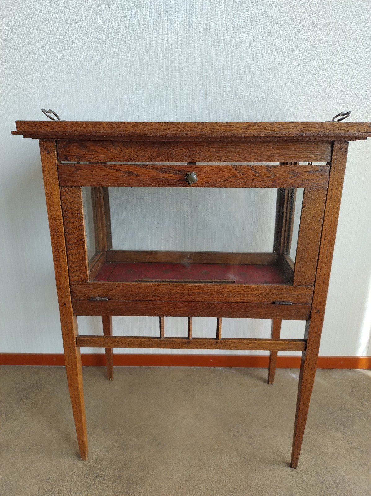 Antiek theekastje met afneembaar dienblad, Ophalen