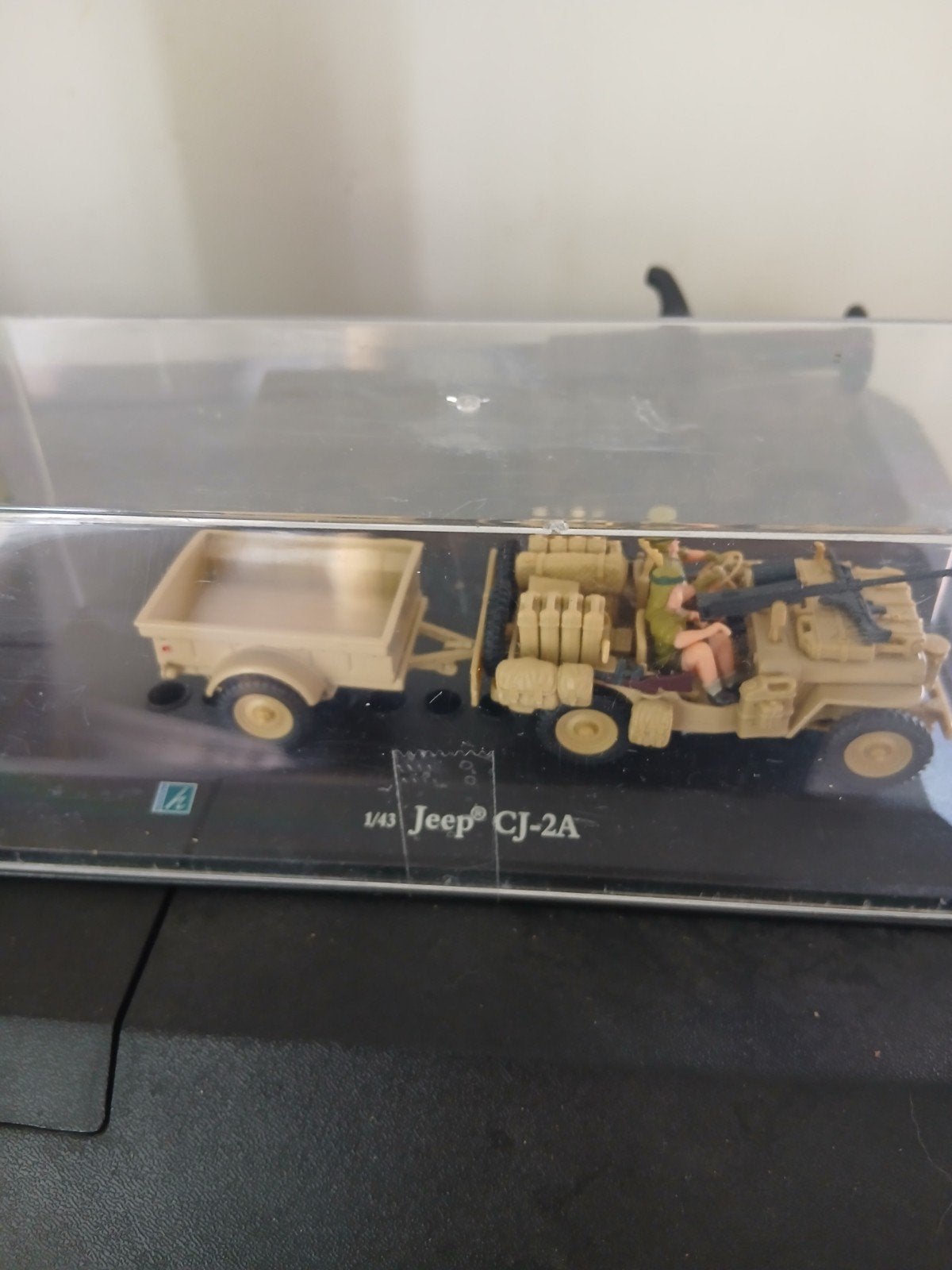 Jeep CJ-2A schaalmodel met aanhanger en figuren 1:43, Overige merken, Auto, 1:32 tot 1:50, Ophalen of Verzenden