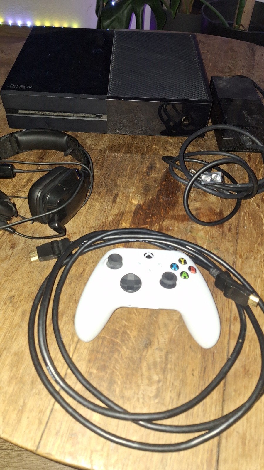 Xbox One x met draadloze controller., Ophalen, Zo goed als nieuw, 1 TB, Met 1 controller