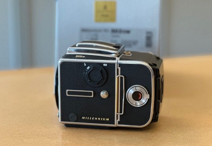 Hasselblad 503CW Millennium Edition + A12 Magazijn (Mint), Utvecklingsgatan 2, Göteborg, 417 56, SE, Spiegelreflex, Customersupport@hasselblad.com