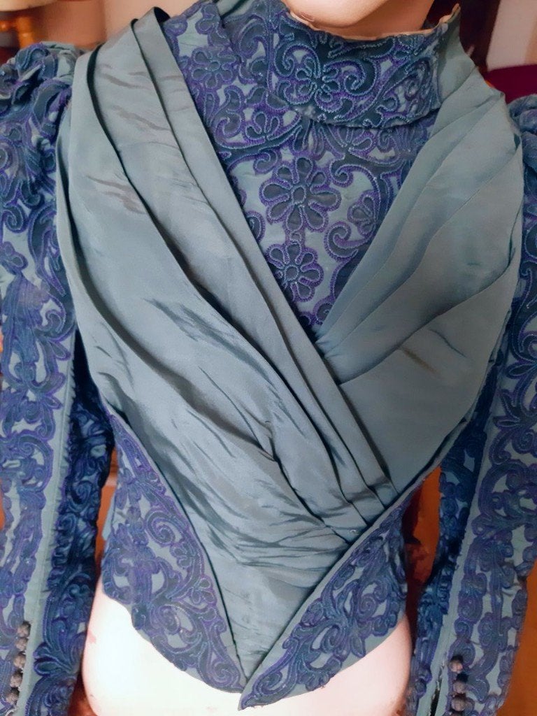 Zeer bijzondere antieke bodice uit 1895, Antiek en Kunst, Antiek | Kleding en Accessoires, Ophalen of Verzenden, Dames