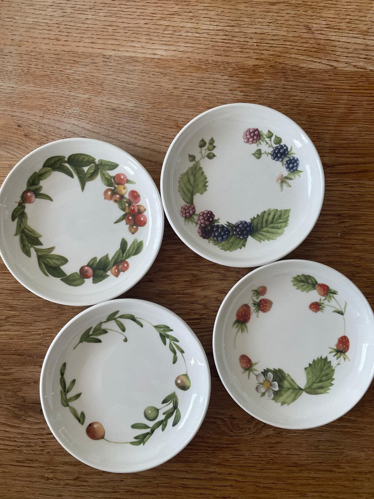 Set van 4 Marjolein Bastin schoteltjes - Wedgwood, Antiek en Kunst, Antiek | Servies los, Ophalen of Verzenden