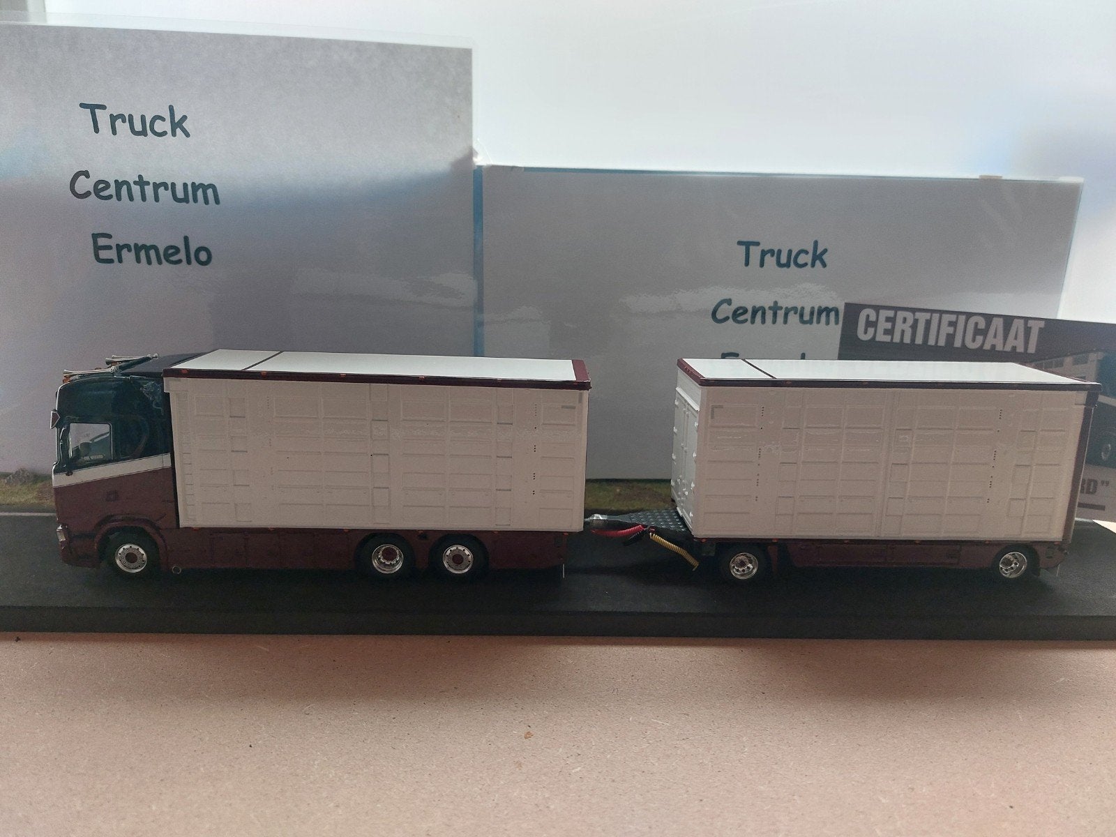 Evers Scania combi
Exclusief model zijn er maar 200 van gema, Ophalen of Verzenden, Nieuw, Bus of Vrachtwagen, Wsi