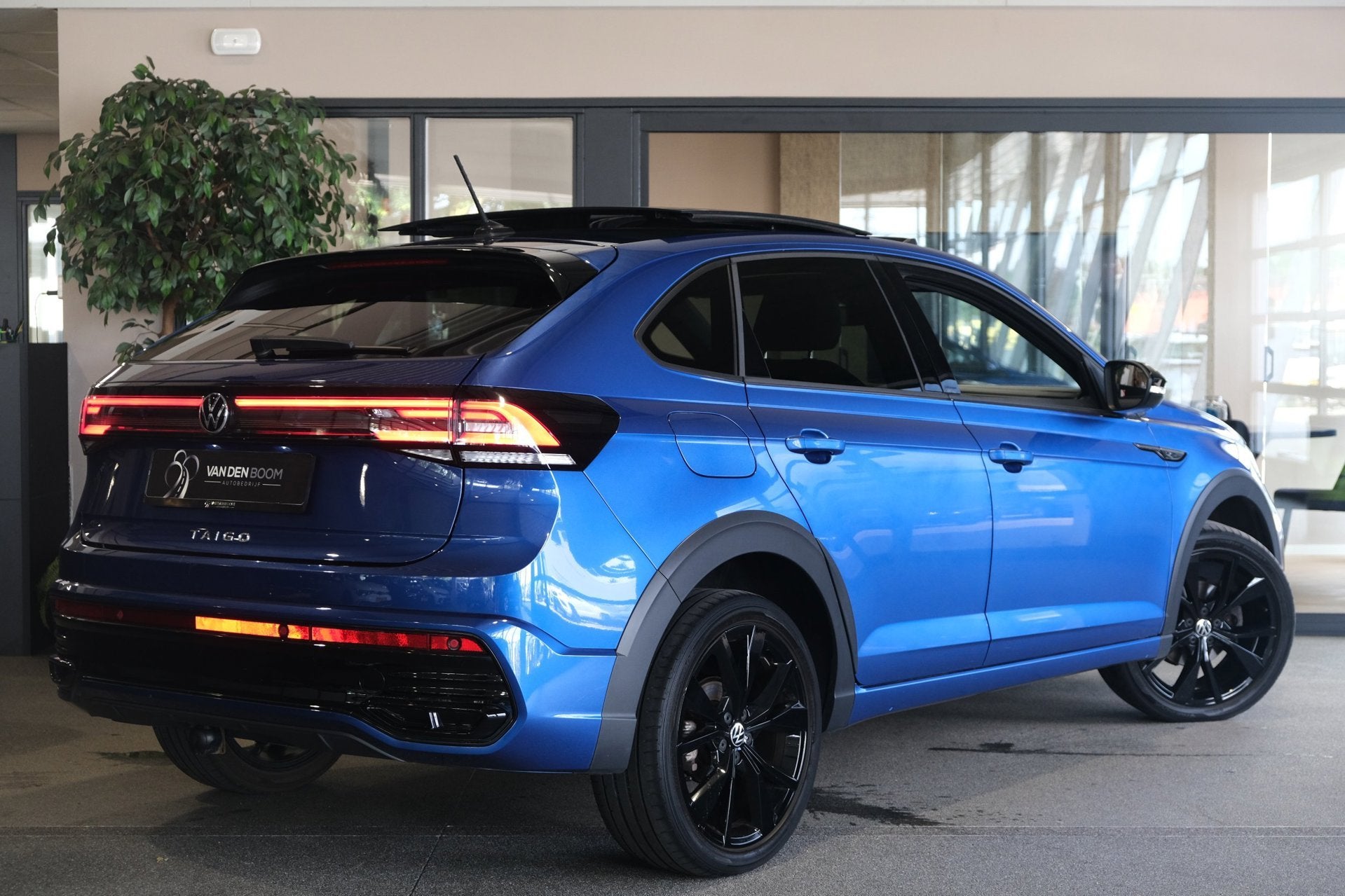 Volkswagen Taigo 1.5 TSI 150PK 2x R-Line DSG Pano IQ Matrix, 4 cilinders, 150 pk, Origineel Nederlands, Grijs