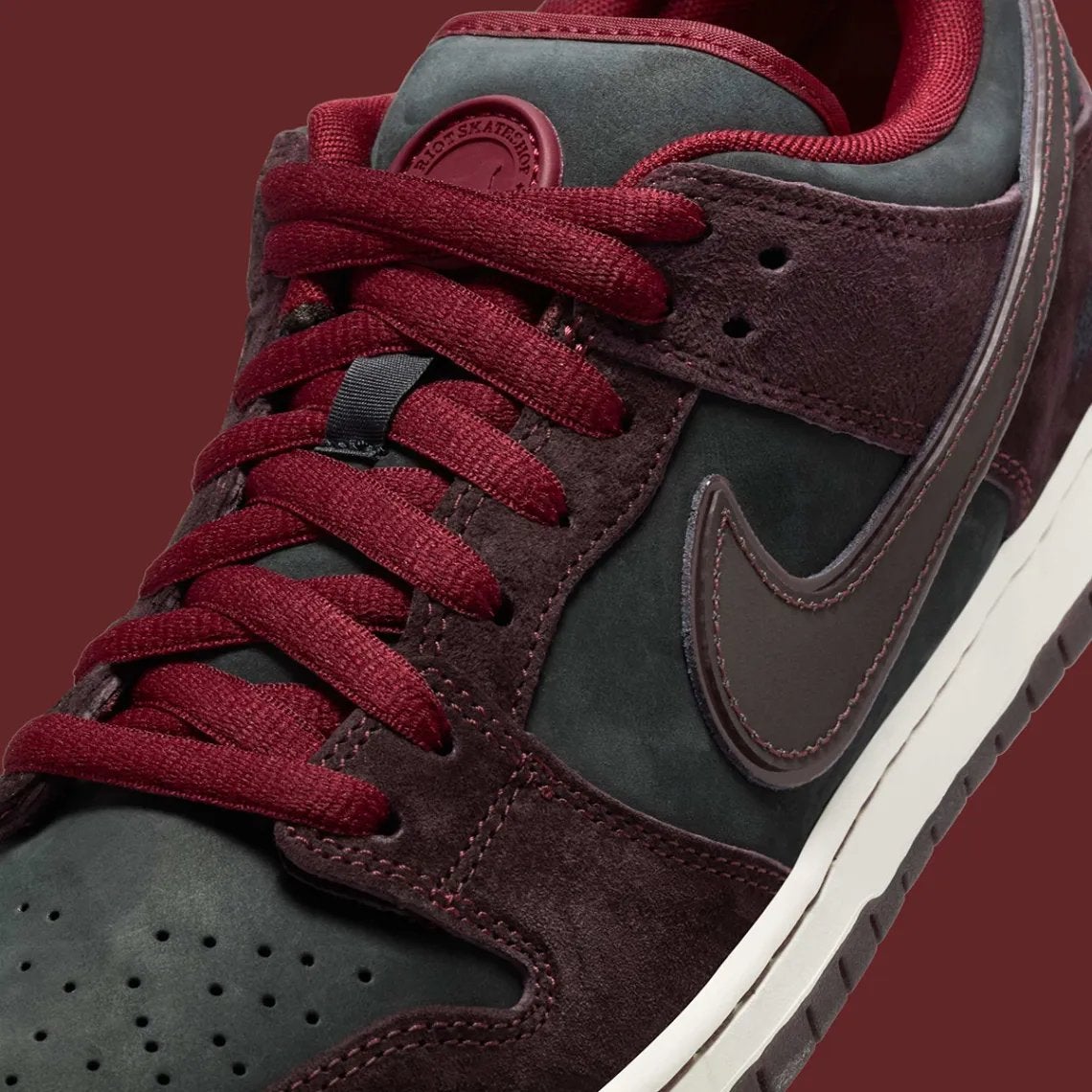 Nike SB Dunk Low Riot Skateshop., Kleding | Heren, Schoenen, Ophalen of Verzenden, Nieuw, Overige kleuren, Sneakers of Gympen