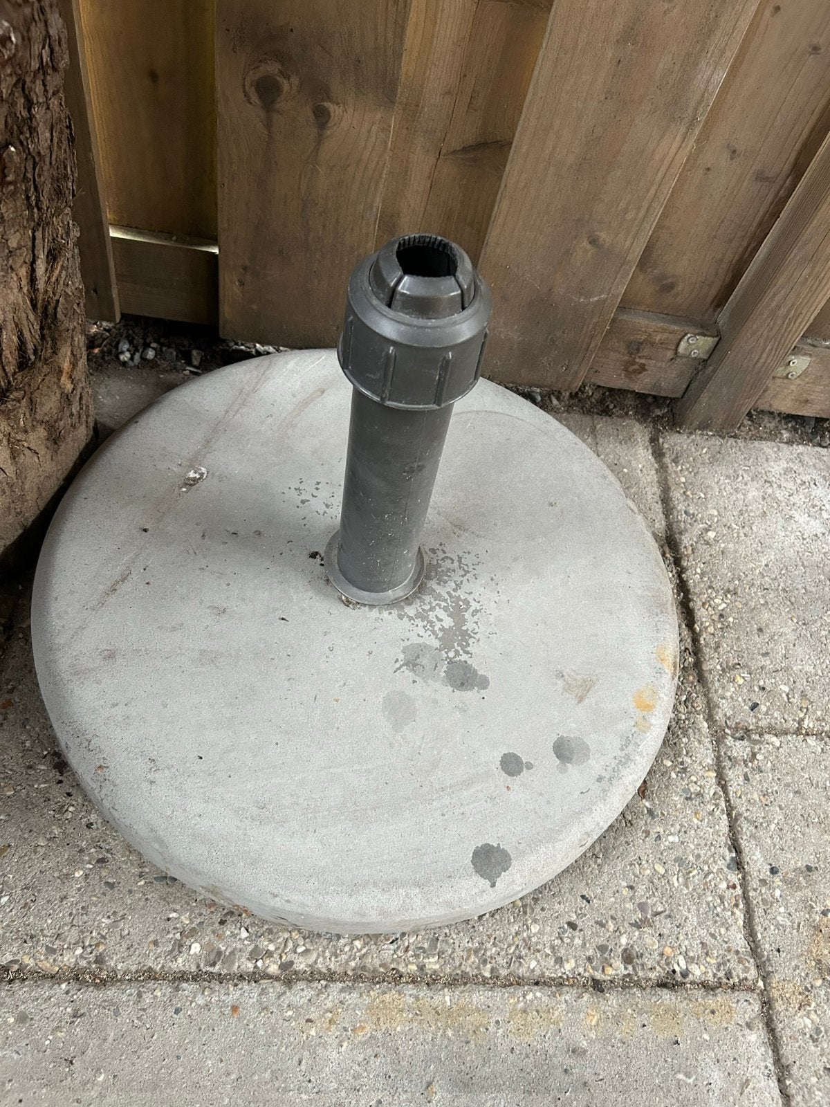 Stevige parasolvoet van beton, Tuin en Terras, Parasols, Ophalen, Gebruikt, Parasolvoet