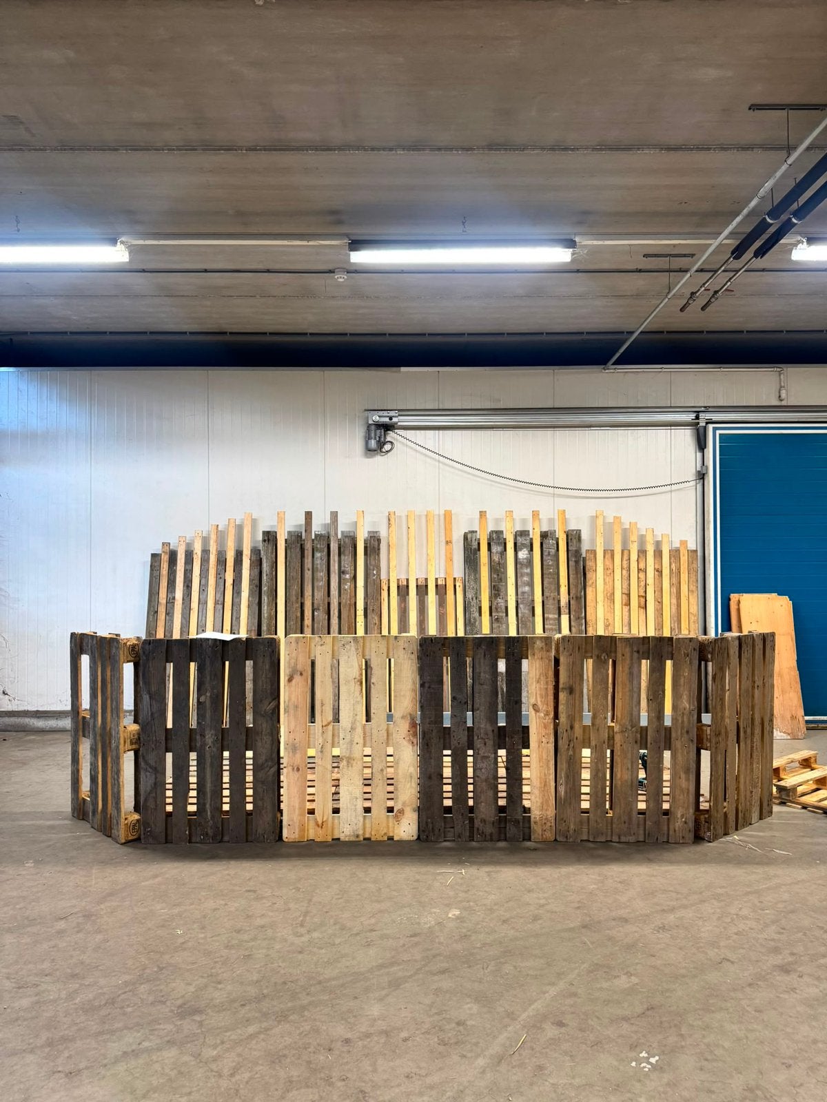 Mobiel Palletpodium – voor feesten, festivals & DJ-events, Gebruikt, Ophalen of Verzenden, Overige houtsoorten, Pallet