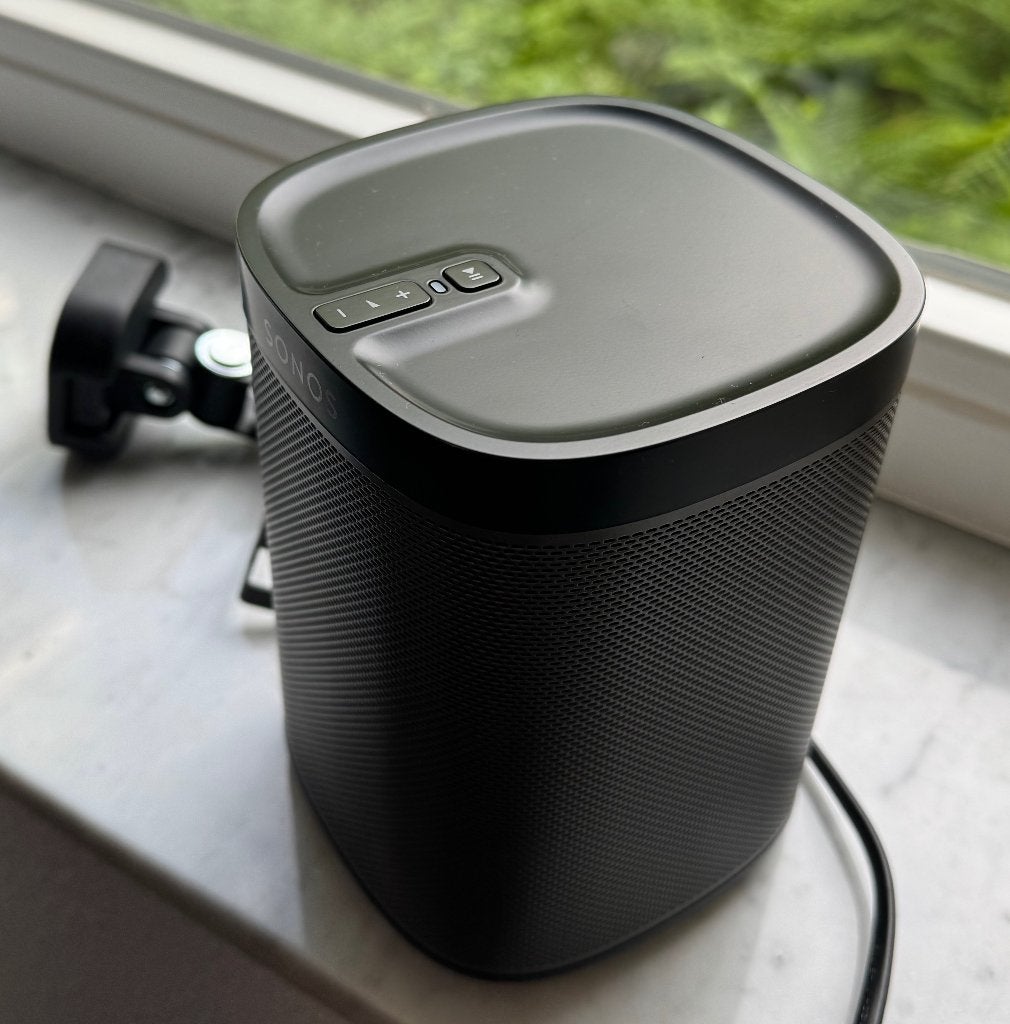 Sonos Play 1 incl ophangbeugel.  ( Vaste prijs )