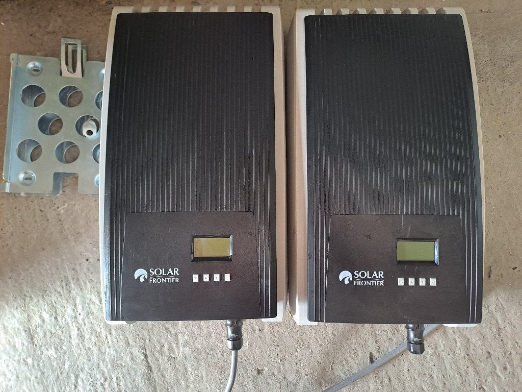 Solar Frontier Turbo 1P omvormers (2 stuks), Doe-het-zelf en Verbouw, Ophalen, Gebruikt, Overige typen, 200 wattpiek of meer