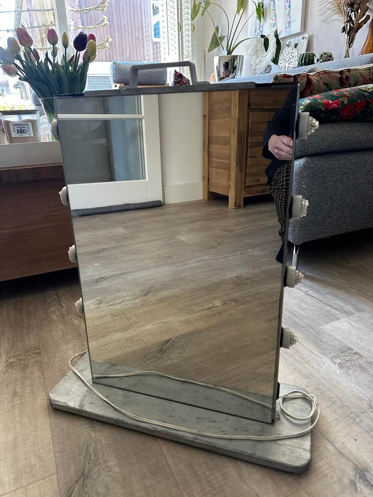 Leuke visagie spiegel met verlichting, Huis en Inrichting, Woonaccessoires | Spiegels, Ophalen, Minder dan 50 cm, Zo goed als nieuw