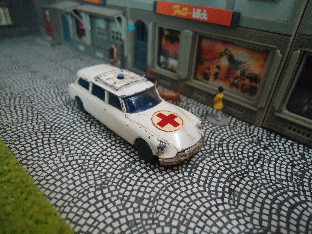 1:76 Citroën ID / DS Safari - Husky ( Corgi ) Ambulance, Ophalen of Verzenden, Gebruikt, Auto