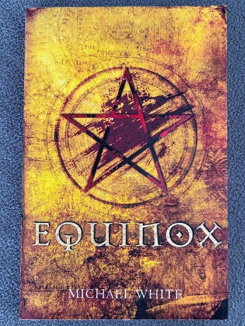Equinox - Michael White, Boeken, Gelezen, Europa overig, Ophalen of Verzenden, M. White