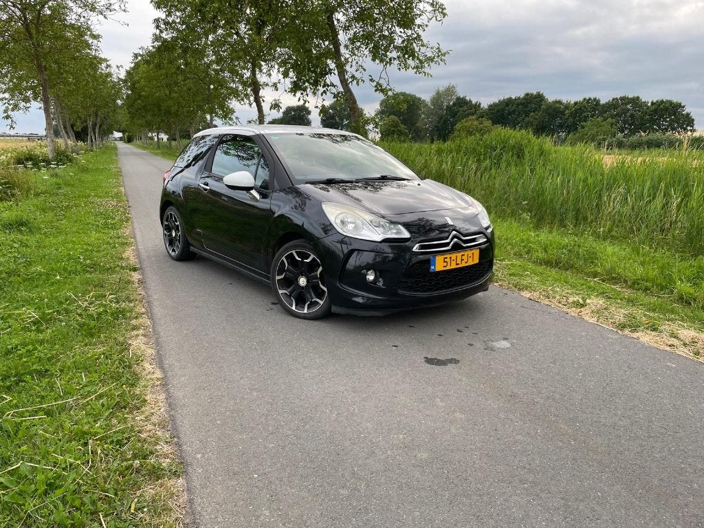 Citroën DS3 1.4 VTI pas nieuwe APK 2010 Zwart, Auto's, Voorwielaandrijving, Euro 5, 40 €/maand, 4 cilinders