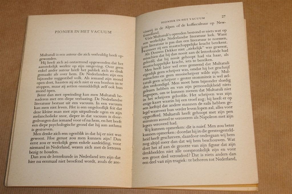 Over Multatuli — Essays, Van Oorschot 1950, Ophalen of Verzenden, Gelezen