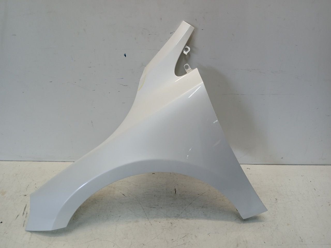 Spatbord links voor Volvo V40, Onderdelen@venauto.nl, Van der Ven Autorecycling B.V., Gebruikt, Ettenseweg 76, 4706 PB Roosendaal, The Netherlands