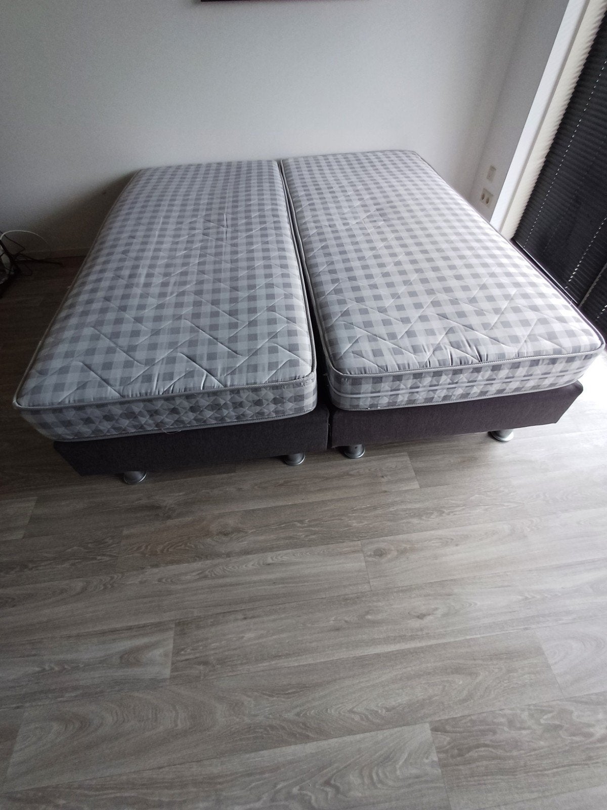 Boxspring gratis af te halen, Huis en Inrichting, Slaapkamer | Boxsprings, Gebruikt, 180 cm, 200 cm, Tweepersoons, Grijs, Ophalen
