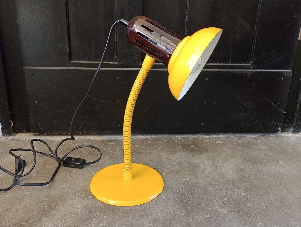 Retro tafellampje met gele kap, Huis en Inrichting, Lampen | Tafellampen, Ophalen of Verzenden, Gebruikt, Metaal, Minder dan 50 cm