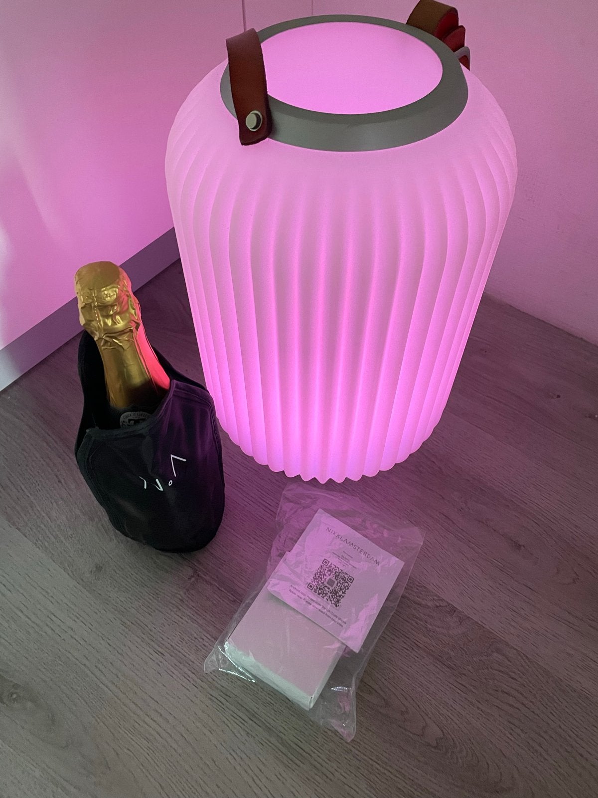 Nikki Amsterdam Wijnkoeler met Lamp en Speaker, Zo goed als nieuw, Draagbare speaker, Bluetooth, Ophalen
