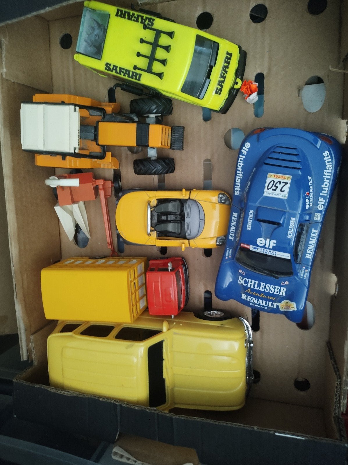Doosje met diverse Renault modellen, Overige merken, Gebruikt, Auto, Groter dan 1:32