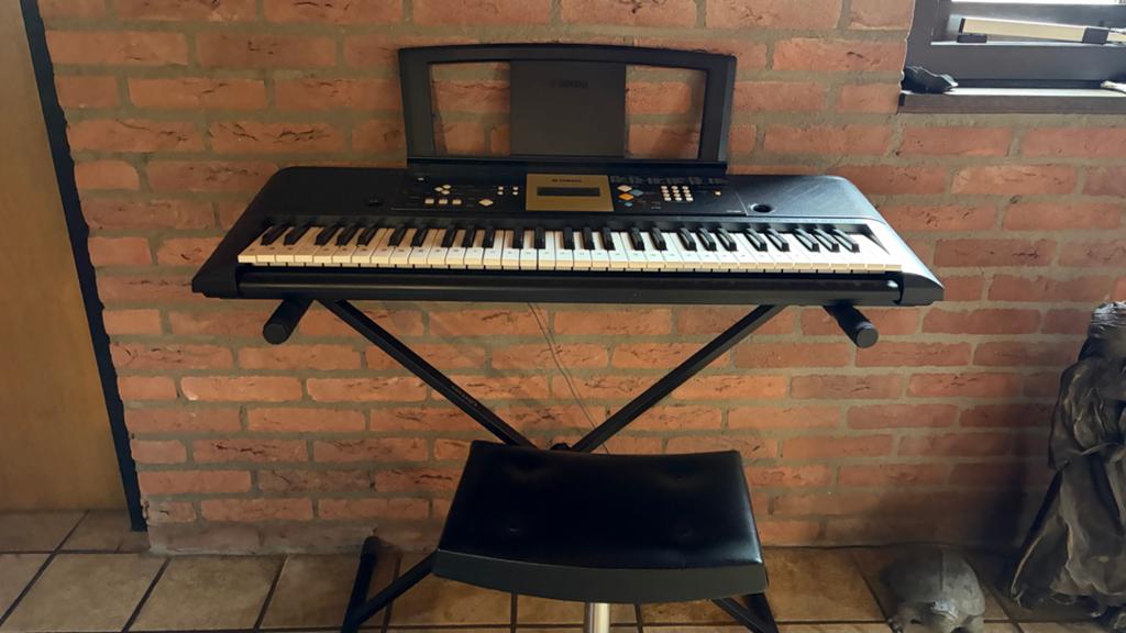 Yamaha keyboard zonder standaard en krukje, Ophalen, Yamaha, Met standaard, 61 toetsen