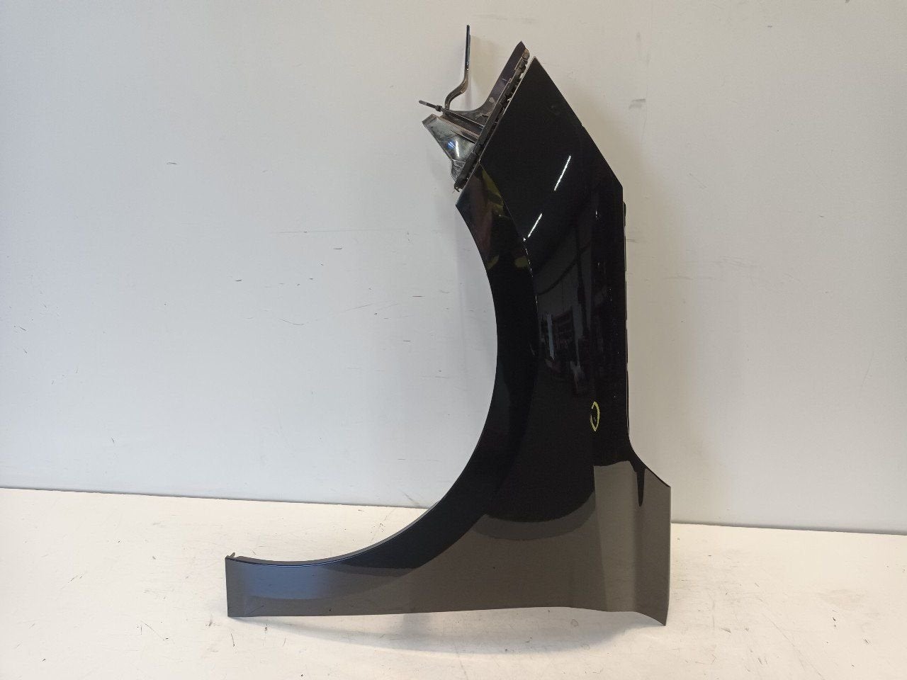 Spatbord links voor Opel Corsa, Auto-onderdelen, Onderdelen@venauto.nl, Van der Ven Autorecycling B.V., Gebruikt, Ettenseweg 76, 4706 PB Roosendaal, The Netherlands
