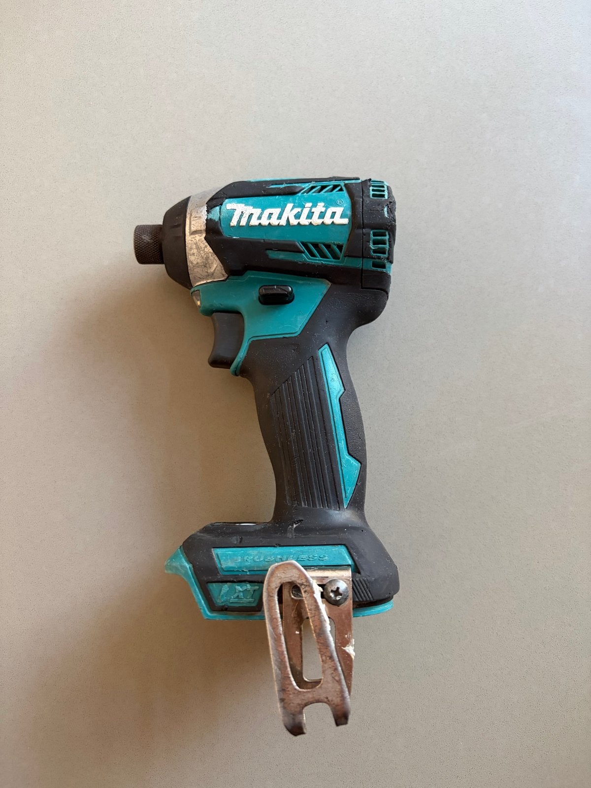 Makita 18V DTD154 Slagschroevendraaier slagtol, Ophalen of Verzenden, Gebruikt, Boor- en Schroefmachine, Variabele snelheid