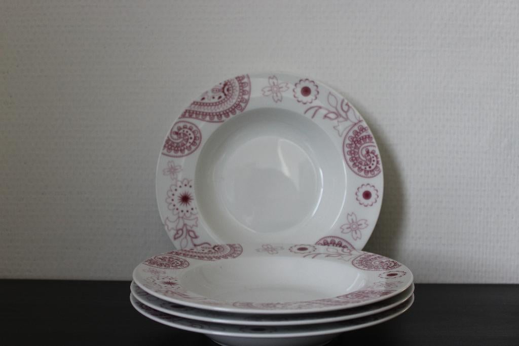 3 diepe borden, Huis en Inrichting, Keuken | Servies, Ophalen of Verzenden, Zo goed als nieuw, Bord(en), Overige stijlen