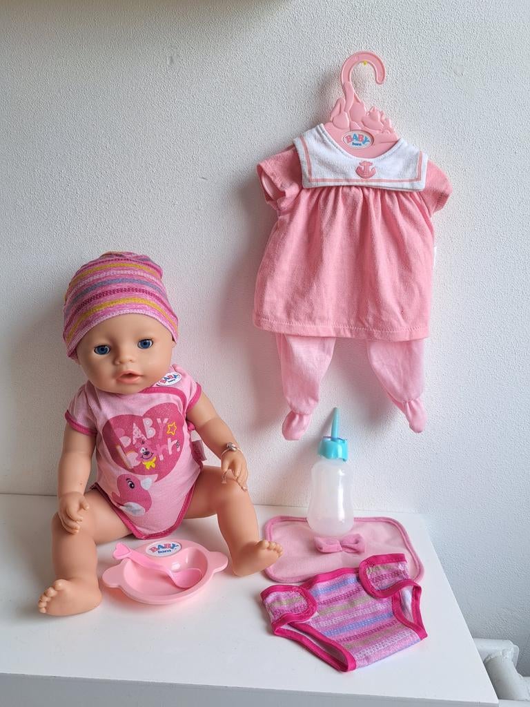 Groot pakket 2 Baby born meisje versie soft touch 43cm, Kinderen en Baby's, Speelgoed | Poppen, Ophalen of Verzenden, Zo goed als nieuw
