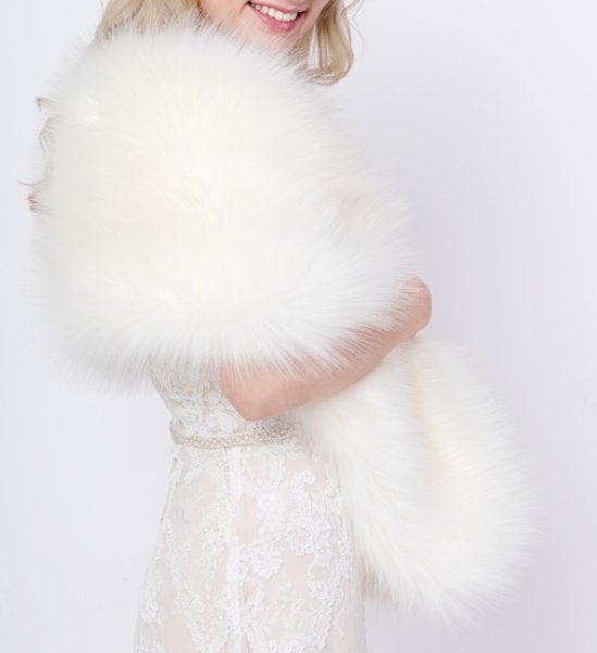 Prachtige bruid faux fur stola ivoor. Heel warm!, Ophalen of Verzenden, Zo goed als nieuw, Overige kleuren, Accessoires