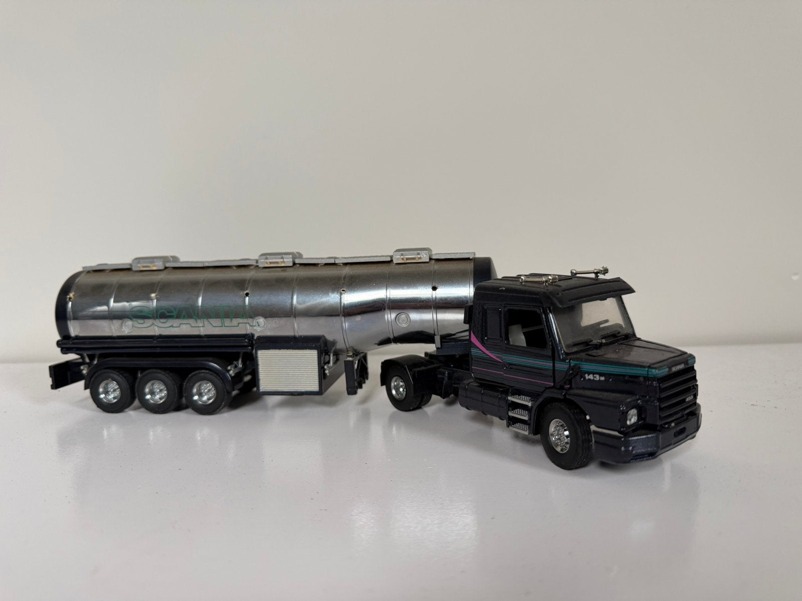 Scania 143 torpedo tanktrailer, Ophalen of Verzenden, Zo goed als nieuw, Bus of Vrachtwagen, Tekno