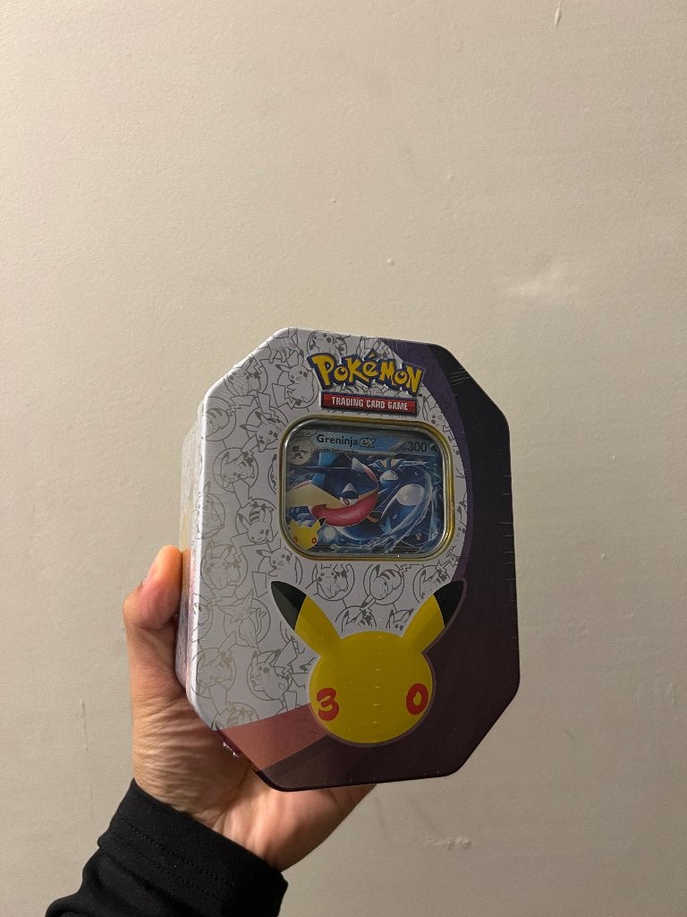 Pokémon TCG: 30th Celebration Tin (Greninja EX), Ophalen of Verzenden, Nieuw, Overige typen