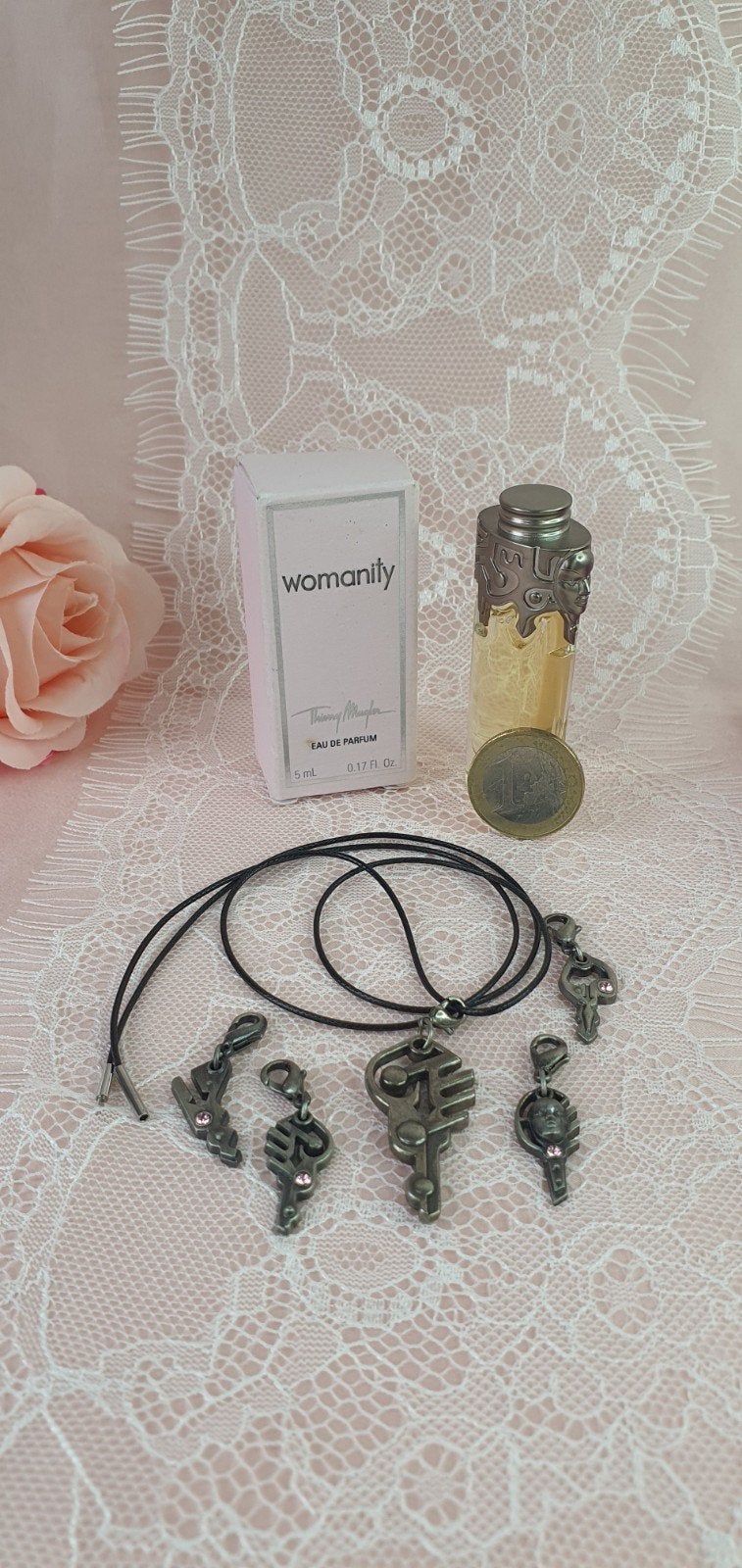 Womanity Thierry Mugler hangers set parfum mini 5 ml Vintage, Ophalen of Verzenden, Zo goed als nieuw, Miniatuur